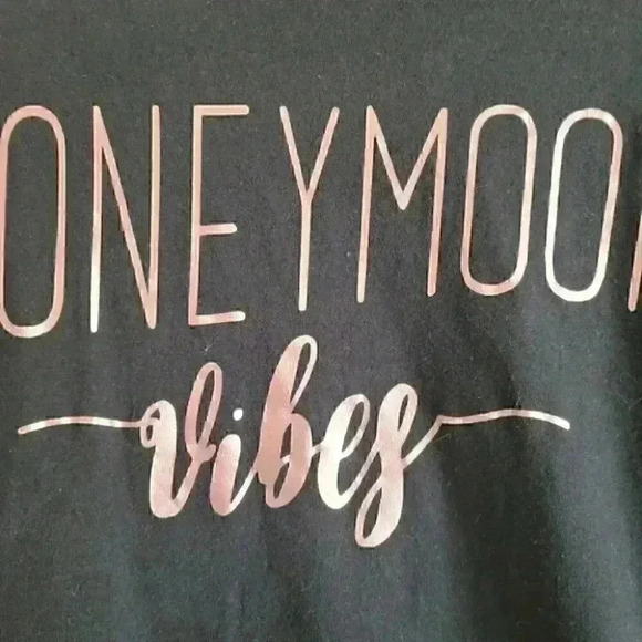 Honeymoon vibes short sleeve Scoopneck black t-shirt Graphic Tee - Picture 4 of 7